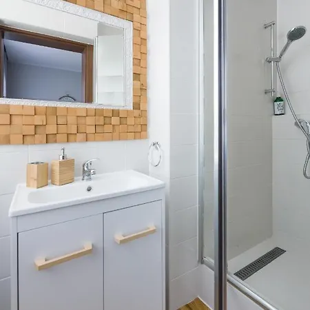 Jm 2 3 Min Walk From Main Station & Old Town - Free Parking
