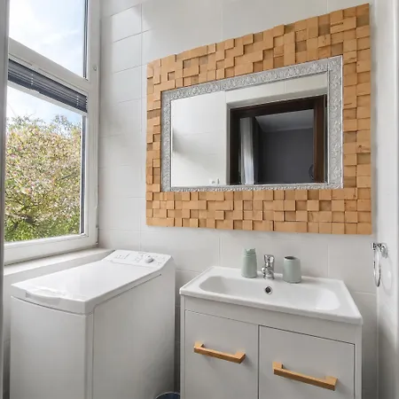 Jm 2 3 Min Walk From Main Station & Old Town - Free Parking